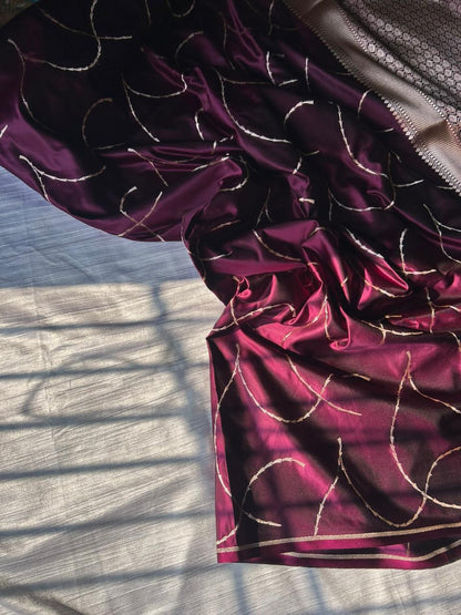 Premium Borderless Geometrical Lahriya Silk Saree | Lightweight Soft Zari Woven Saree