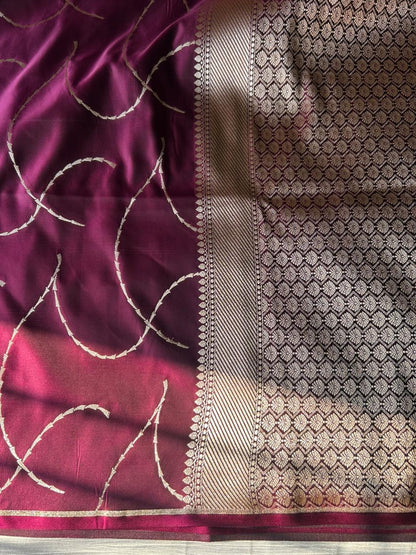 Premium Borderless Geometrical Lahriya Silk Saree | Lightweight Soft Zari Woven Saree